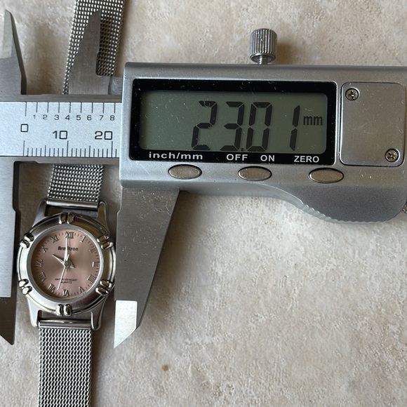 Armitron lady battery water resistant 100ft stainless steel - Picture 6 of 6